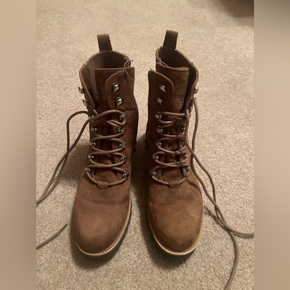 Women’s Nine West lace up boots